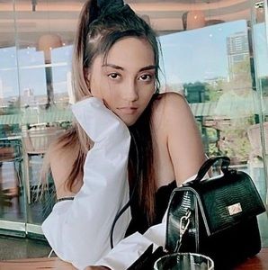 Meet your Posher, Lavinia